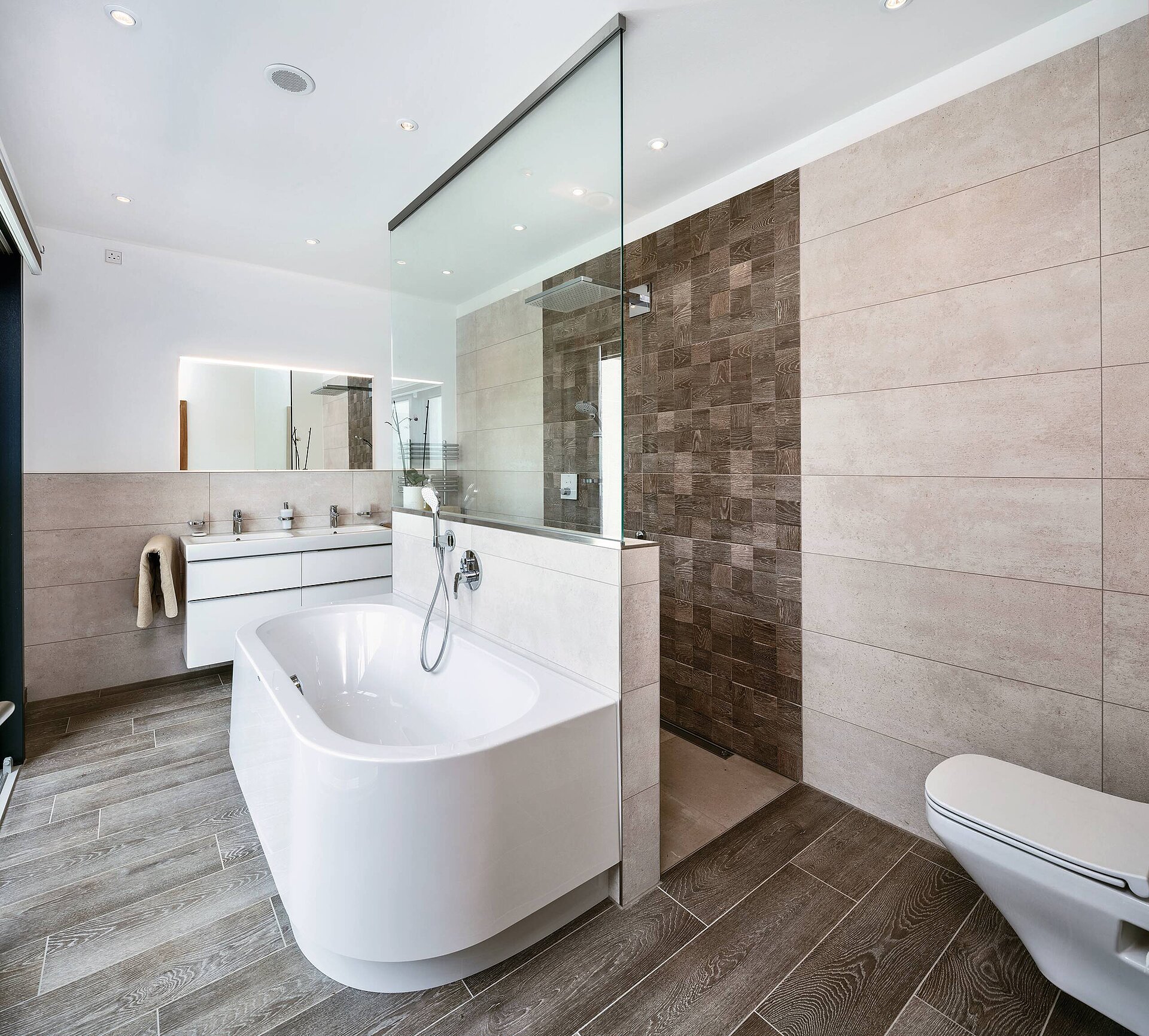 Bathroom with free-standing bathtub